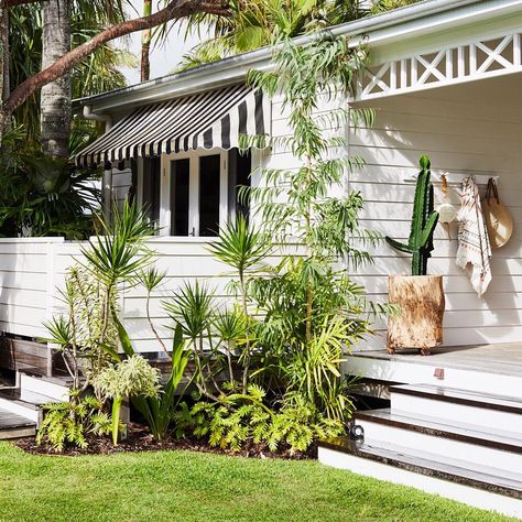 ATLANTIC BYRON BAY on Instagram: “Verandas and tropical gardens will put you in holiday mode as soon as you arrive. #holidaymode #atlanticbyronbay #getaway” The Atlantic Byron Bay, Veranda Railing, Villa Ideas, Byron Bay Beach, Scenery Ideas, House Awnings, Tropical Beach Houses, Weatherboard House, House Makeovers