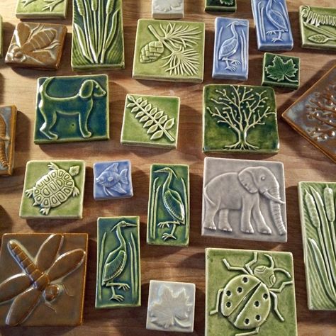 Handmade Pottery Tiles, Clay Tiles Designs, Prehistoric Pottery, Handmade Tile Kitchen, Pottery Tiles, Ceramic Containers, Ceramics Tiles, Ceramic Tile Art, Diy Dish