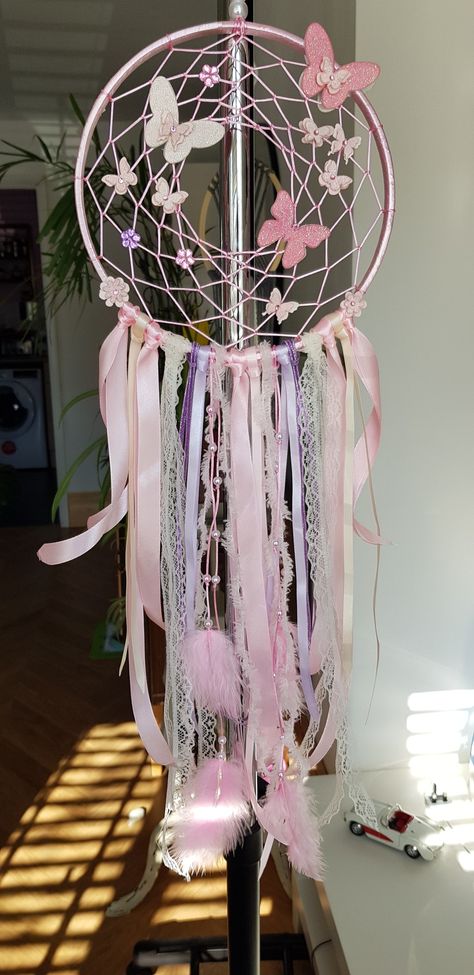 Ribbon Dream Catcher, Butterfly Dream Catcher, Pink Dream Catcher, Indian Baby Shower Decorations, Dream Catcher Pink, Pink Dreamcatcher, Doily Crafts, Doily Dream Catchers, Lace Dream Catchers