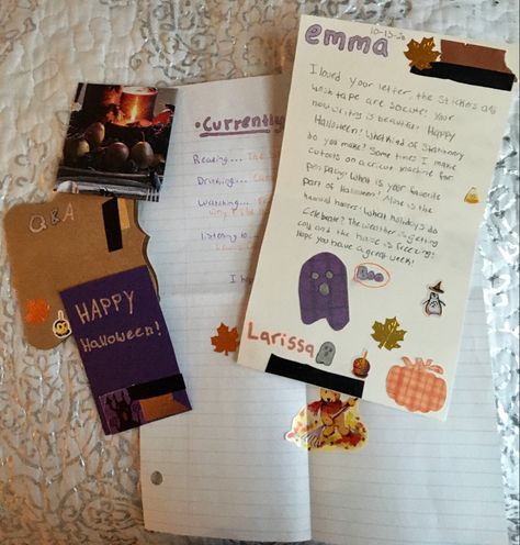 Halloween/Fall theme!! 🍂🍁🎃 Halloween Penpal Letters, Halloween Pen Pal Ideas, Halloween Pen Pal, Pin Pal Ideas, Halloween Love Letter, Halloween Mail, Penpal Ideas, Penpal Letters, Pen Pal Gifts