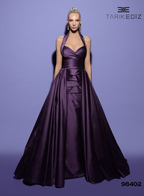 The Mable Elbise gown combines the luxurious taffeta fabric with a romantic sweetheart neckline, making it a stunning and timeless choice. The design is enduring and will never go out of style. Tafetta Dress, Purple Evening Gowns, Long Fitted Dresses, Tarik Ediz, Taffeta Fabric, Vantage Point, Unique Prom Dresses, Red Turquoise, Quince Dresses