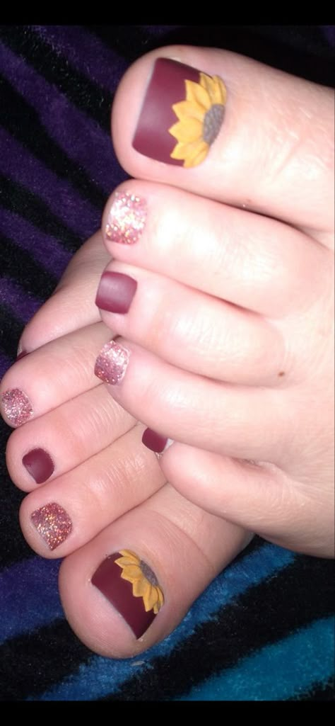 Toe Nail Fall Designs, Fall Pedicures Ideas, Fall Finger Nail Ideas, Cute Fall Toenails, Matte Pedicure Ideas, September Toe Nail Ideas, September Pedicure Ideas, August Toe Nails, End Of Summer Pedicure