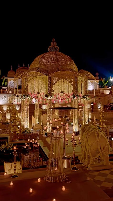 Grand Mandap Decor, Royal Mandap Decoration, Night Mandap Decor, Shadi Mandap Decoration, Indian Wedding Venue Ideas, Indian Wedding Venue Decorations, Royal Indian Wedding Decor, Wedding Venue Indian, Mandap Decor Indian