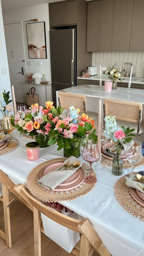 A Guide to Hosting a Dinner Party - #EniGivenSunday End Of Summer Dinner, Hosting A Dinner Party, Summer Dinner Party, Dinner Party Table Settings, Lunch Party, Birthday Lunch, Hosting Dinner, Host Dinner Party, Birthday Dinner Party