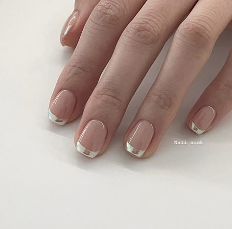 Graduation Manicure Ideas, Silver Tip French Manicure, French Tip Chrome Nails Short, Silver French Tip Nails Short, Silver Tipped Nails, Silver Manicure Ideas, Silver Tip Nails French Manicures, Short Chrome French Tip Nails, Metallic French Tip Nails