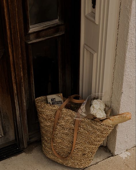 Parisian aesthetic Basket Bag Aesthetic, Tote Aesthetic, Parisian Aesthetic, Bag Inspiration, Italy Aesthetic, French Market, Bag Aesthetic, Straw Tote Bag, Rattan Bag