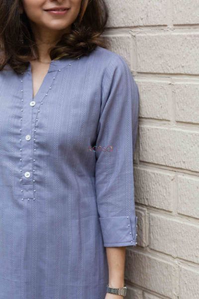 Layered Kurta, Cotton Dress Pattern, Indian Kurti Designs, New Kurti Designs, Simple Kurta Designs, Kurti Patterns, Neck Designs For Suits, Simple Kurti Designs, Salwar Designs