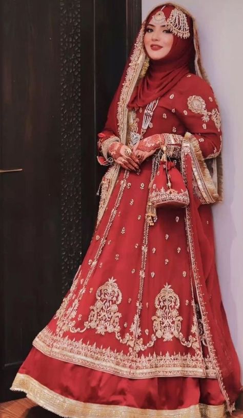 Hijab Styles For Party, Modesty Dress, Bridal Hijab Styles, Hijabi Brides, Muslim Bridal, Muslim Brides, Red Bridal Dress, Bride Dress Simple, Desi Wedding Dresses