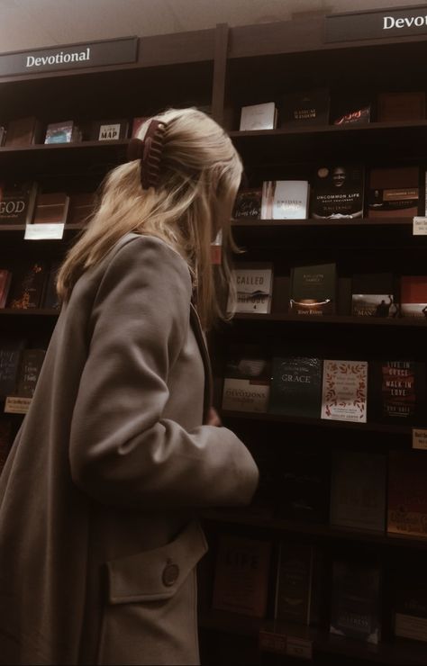 Dark Academia Blonde Girl, Blonde Dark Academia, Dark Academia Pfp, Cinnamon Girl Aesthetic, Hermione Aesthetic, Writer Academia, Hogwarts University, Immortal Beloved, Rebecca Miller