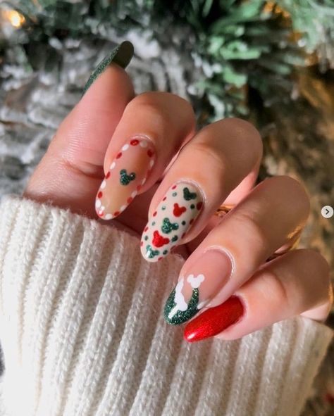 40+ Fun and Festive Disney Christmas Nails Design Ideas Nail Ideas Mickey Mouse, Disney World Nails Christmas, Disney Inspired Nails Acrylic Simple, Disney Christmas Nail Art Designs, Pink Disney Christmas Nails, Subtle Disney Christmas Nails, Mexico Holiday Nails, Christmas Disney Nails Acrylic, Disney New Years Nails