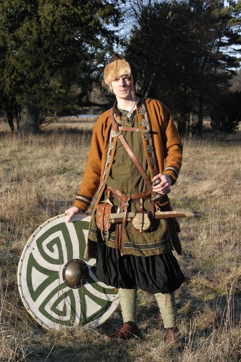 Rus Viking, Swedish Vikings, Viking People, Costume Viking, Viking Garb, Sca Garb, Viking Reenactment, Viking Men, Viking Life