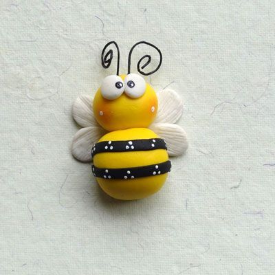 Polymer Clay Bumble Bee, Clay Bumble Bee, Polymer Clay Bee, Clay Magnets, Prințese Disney, ดินปั้น Polymer Clay, Polymer Clay Figures, Polymer Clay Animals, Fondant Figures