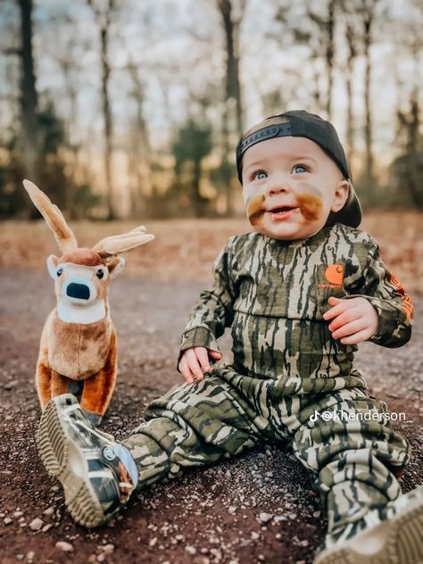 Turkey Hunting Newborn Pictures, Baby Hunting Photo Shoot, Western Mom And Son Photos, Toddler Hunting Photo Shoot, Country Newborn Pictures, Baby Country Boy, Camo Family Pictures, Baby Cowboy Photoshoot, Hunting Baby Pictures