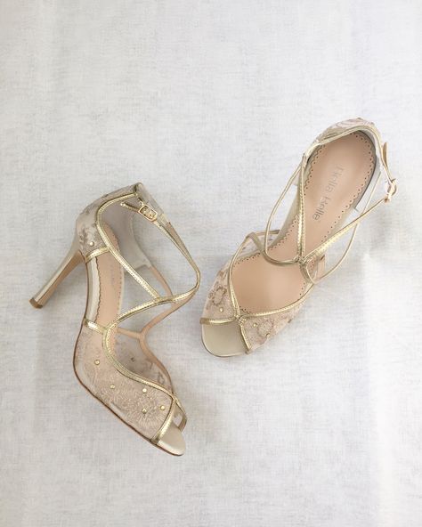 @bellabelleshoes Tasha heel for @watterswtoo Gold Heels Aesthetic, Quince Heels, Pretty Heels, Kawaii Shoes, White Sandals Heels, Vintage Heels, Stunning Shoes, Fancy Shoes, Shoe Inspo