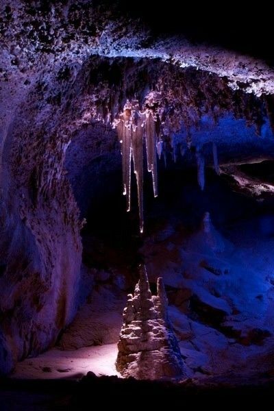 Wallpapers Travel, Gem Cave, Beautiful Cave, Travelling Aesthetic, Travel Wallpapers, Geode Cave, Traveling Aesthetic, Travel Aesthetics, Dark Cave