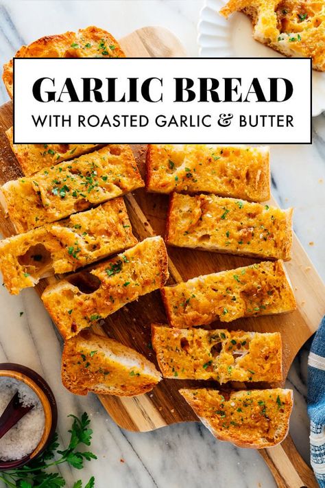 Garlic Bread With Roasted Garlic, Roasted Garlic Bread Recipe, Roasted Garlic Bread, Roasted Garlic Butter, Garlic Spread, Italian Diet, Homemade Garlic Bread, Christmas Meals, Garlic Bread Recipe