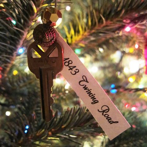 An ornament to remind you of each home you have lived in.... Love!!--- cute for military families who have moved alot First Home Key, Thrifty Christmas, Apartment Stuff, Apartments Decorating, First House, College Stuff, Christmas Time Is Here, Navidad Diy, 12 December