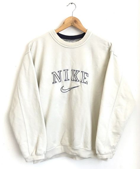 Nike Old School, Old Nike, Vintage Nike Sweater, Old Nikes, School Sweater, Urban Outfitters Top, Cute Lazy Outfits, Lazy Outfits, Nike Sweater