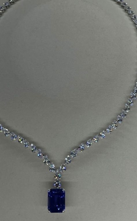 Sapphire Necklace Vintage, Sapphire Necklace Simple, Casual Jewellery, Royal Blue Necklace, Expensive Necklaces, Blue Diamond Necklace, Bride Jewelry Set, Expensive Jewelry Luxury, Fancy Jewellery Designs