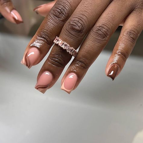 Brown French Tip Nails Pink And Brown Nails Short, Short Nude French Tip Nails, Baddie Thanksgiving Nails, Nude Tip Nails, December Manicure, Short Polygel Nails Design, Shorts Nails Acrylic, Short Square French Tip Acrylic Nails, Short Nails For Work