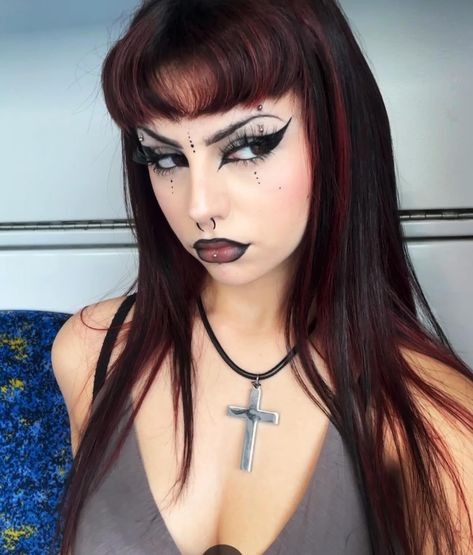 𝜗𝜚 if i took this cigarette and put it out on you, would you love me ? Korn Concert, 2000s Hair, Concert Makeup, Goth Makeup, You Love Me, Goth Outfits, Korn, Pretty Makeup, Makeup Inspo