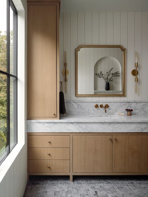 Primary bathroom with freestanding tub and wall detailing, by Cedar & Oak Homes, Austin Design Build Studio Thick Countertop Bathroom, California Modern Bathroom, Master Bath Vanity Ideas, Modern English Tudor, Light Wood Bathroom Vanity, Maple Bathroom Vanity, Contemporary Modern Bathroom, Vanity Inspo, Dark Bathrooms