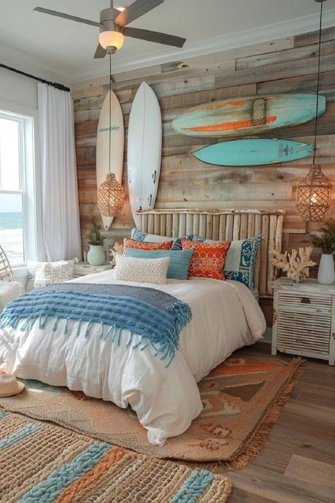 Surfer Beach Bedroom, Beachy Surfer Bedroom, Boho Costal Bedroom, Summer Room Decor Ideas, Beach Room Decor Bedroom, Boho Surf Bedroom, Beach Vibes Room, Teen Beach Bedroom, Vintage Surf Decor