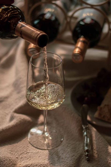 Pouring Wine Aesthetic, Vin Aesthetic, Wine Asethic, White Wine Aesthetic, Wine Bottle Photography, Wine Pics, Wine Aesthetic, German Wine, Old Money Outfit