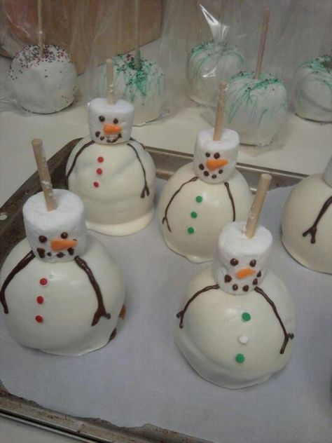 Snowman Chocolate, Covered Apples, Gourmet Apples, Christmas Sweets, Xmas Food, Christmas Snacks, Christmas Cooking, Chocolate Caramel, Christmas Goodies