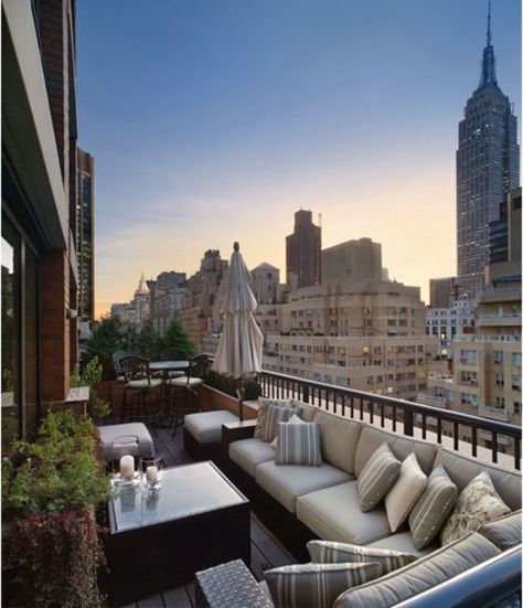 Small space ideas for balconies, terraces and decks Apartamento New York, Terrasse Design, Balkon Decor, Rooftop Terrace Design, Balkon Design, Terrace Design, Balcony Design, Nyc Apartment, Apartment Balconies