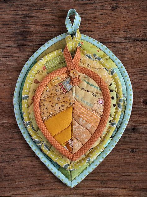 Basic Sewing Patterns, Sewing Patterns Tops, Pottery Patterns, Quilted Potholders, Potholder Patterns, Basic Sewing, Quilt Guild, Simple Embroidery, Hot Pad