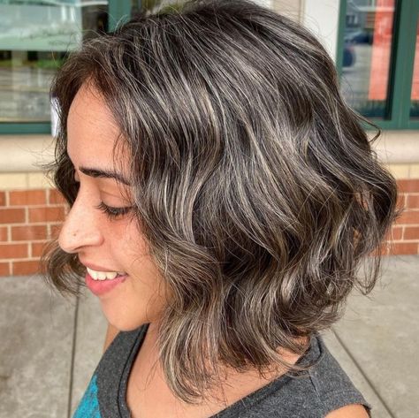 Natural Gray Highlights for Brunette Hair Gray Highlights Brown Hair, Grey Hair Care, Grey Hair Transformation, Grey Hair Dye, Short Dark Hair, Fall Hair Color Trends, Dyed Blonde Hair, Gray Hair Growing Out, Natural Gray Hair