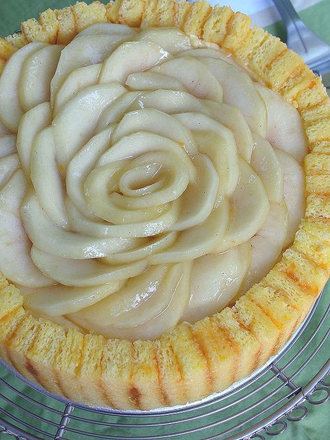 HCB: Apple Caramel Charlotte - Home - Sweetbites Blog Charlotte Dessert, Apple Charlotte, Baking List, Charlotte Cake, Apple Caramel, Crazy Cake, Holiday Sweets, Poached Apples, Fruity Desserts