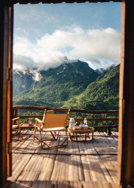 Chairs on the balcony and mountain view | Premium Photo #Freepik #photo #terrace #home-balcony #garden-furniture #outdoor-furniture Balcony With A View, Balcony With View, Balcony Mountain View, Home With Mountain View, Balcony Breakfast, Mountain Terrace, Upstairs Balcony, Terrace View, Creative Pumpkin Painting