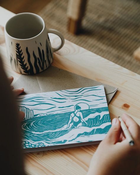 Put your hands up if you’re brave enough to have an early morning dip. ‘Seas the Day’ by Nicole Revy from @printsbythebay celebrates those brave enough to take the plunge. Available as both a handmade linocut print and greeting card. If you’re feeling brave enough read our guide to swimming in Skye in our journal. 🔗 Link in our bio Sea Linocut, Linoprint Ideas, Seas The Day, Linoleum Print, Lino Prints, Linocut Art, Outdoor Swimming, Lino Print, Brown Kraft