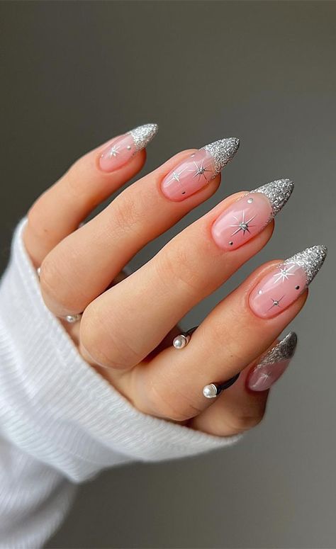 Grey Christmas Nails, Candy Cane Nails, Cute Christmas Nails, Christmas Nails Easy, Christmas Gel Nails, Christmas Nails Acrylic, Winter Nail Designs, Festival Nails, Nagel Inspo