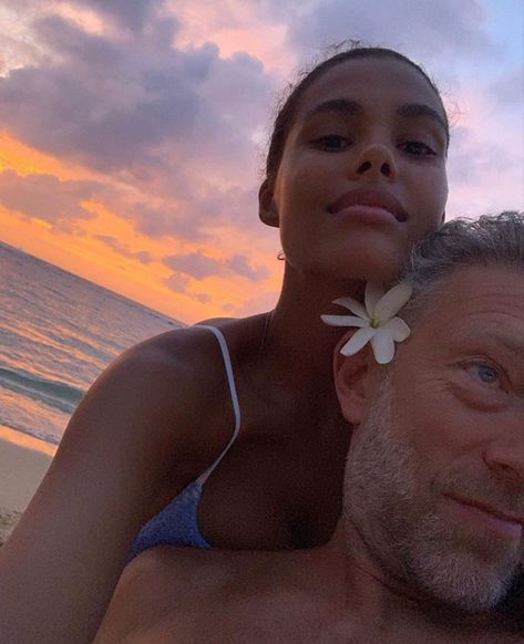 Beyonce Images, Money Power Glory, Tina Kunakey, Classy People, Vincent Cassel, Go Wallpaper, Stylish Couple, Beach Chic, Photo Journal