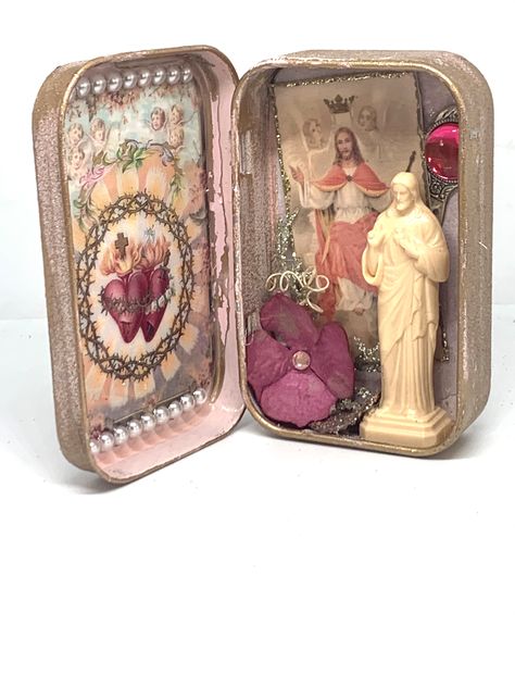 I found some vintage holy card images and started making these for friends as travel shrines to pray the rosary. The take a lot of work and each is a labor of love. I am now listing on Etsy Our Lady Of Peace, Pocket Shrine, Art Altéré, Rosary Boxes, Vintage Bookmarks, Vintage Holy Cards, Altoid Tin, Altered Tins, Mary Catholic