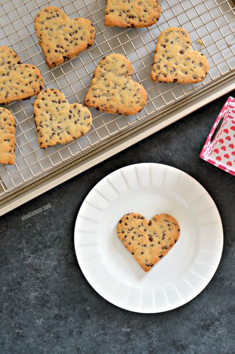 Heart Shaped Chocolate Chip Cookies, Shaped Chocolate Chip Cookies, Shaped Cookies Recipe, Heart Shaped Food, Cheese Puff, Cheese Puff Pastry, Heart Shaped Chocolate, Shaped Cookies, Heart Shaped Cookies