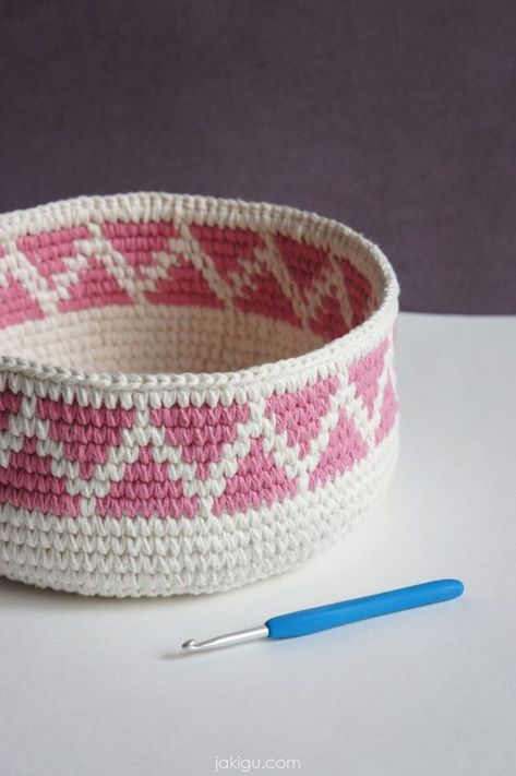 Craft Day! 27 Gay Crafts That Celebrate LGBT Culture and History Crochet Video Tutorials, Knitted Baskets, Awesome Crochet, Crochet Hack, Craft Crochet, Crochet Baskets, Crochet Shell Stitch, Pink Triangle, Knit Basket