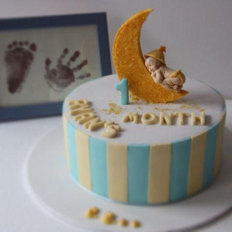 A Full Moon one month Birthday cake by Bake Me Bella 1month Birthday Cake, Monthly Cakes For Baby Boy, One Month Cake Baby Boy, 1 Month Cake Ideas, 1st Month Birthday Cake, Baby One Month Cake, 1month Birthday Ideas, One Month Birthday Cake, 1st Month Birthday Ideas