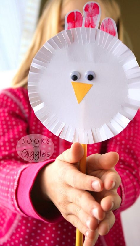 Barnyard Dance chicken craft to go with the Sandra Boynton book - fun for preschoolers to spin! #finemotor #scissors #earlychildhoodeducation #booksandgiggles Farm Theme Crafts, Barnyard Dance, Chicken Craft, Good Friday Crafts, Farm Theme Preschool, Fine Motor Practice, Dance Crafts, Farm Animal Crafts, Farm Craft