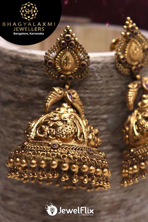 gold earrings for women Temple Jewellery Jhumkas, Model Earrings, Pretty Gold Necklaces, Ear Tops, Temple Jewellery Earrings, Wedding Jewelry Sets Bridal Jewellery, Antique Gold Earrings, Gold Jewels Design, Gold Jhumka Earrings