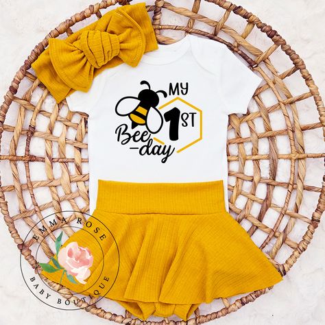 Adorable handmade bumble bee first bee day outfit.   Mustard yellow skirt with shorts attached.  Bee one birthday shirt.  Yellow skirted bummies.  First bee day birthday party.  Sweet to bee one. *Baby skirts are made out of soft knit fabric. Baby bodysuits and shirts are 100 percent cotton. The headband wrap comes tied in a bow. The headband is adjustable and can be retied to fit your baby perfectly. * Please order the size that your child is currently wearing. If your child is in between sizes First Bee Day Outfit, Queen Bee First Birthday Party, Bee Day Party Ideas 1st, First Bee Day Party Ideas, Bee One Birthday Party, First Birthday Bee Theme, My First Bee Day, Bumble Bee First Birthday, First Bee Day Party