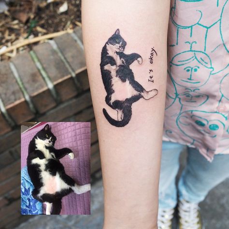 Winnie the pooh tattoos might come as childish to many. But there is no denying the fact that the die-hard fans of the adorable Pooh bear won’t pay attention Black Cat Tattoos, Theme Tattoo, Cat Tattoo Designs, Парные Тату, Time Tattoos, 문신 디자인, Little Tattoos, Couple Tattoos, Creative Tattoos