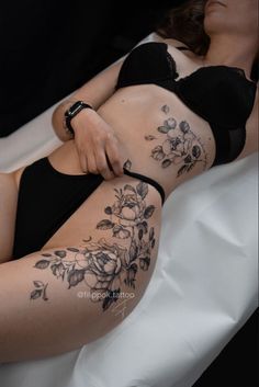 Hip Leg Tattoos Women, Leg Hip Tattoo, Tigh Tattoo Woman, Floral Hip Tattoo, Year Tattoo, Tattoos Inspo, Floral Thigh Tattoos, Hip Thigh Tattoos, Hip Tattoos Women