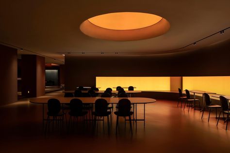 Lounge Office Design, Office Lounge Design, Retro Interior Design, Retro Interior, Lounge Design, Modern Lounge, Yellow Light, Brutalism, Restaurant Design