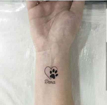 35 Subtle Tattoo Ideas Even Your Parents Will Like Small tattoo,Amazing tattoo,charming tattoo Tattoo Ideas Dog Paw, Tattoo Ideas Dog, New Tattoo Ideas, Dog Memorial Tattoos, Pawprint Tattoo, Tato Henna, Memorial Ideas, Tattoo Trend, Shape Tattoo