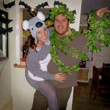 couples halloween costumes Clever Halloween Costumes For Couples, Costumes For Couples Funny, Clever Couples Halloween Costumes, Halloween Costume Wedding, Koala Costume, Easy Couple Halloween Costumes, Couples Costumes Creative, Funny Couple Costumes, Unique Couple Halloween Costumes