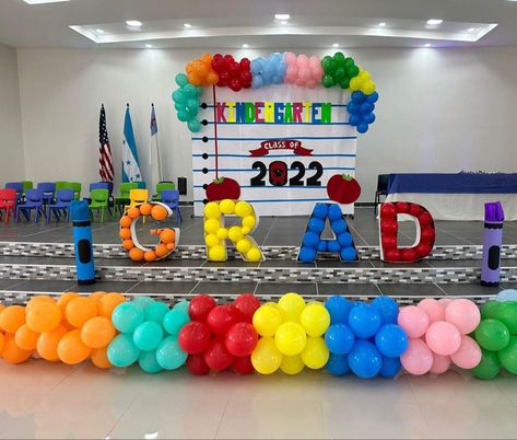 Kindergarten Graduation Themes, Preschool Graduation Decorations, Preschool Graduation Theme, Vpk Graduation, Diy Graduation Decorations, Preschool Graduation Party, Elementary Graduation, Kindergarten Graduation Party, Graduation Table